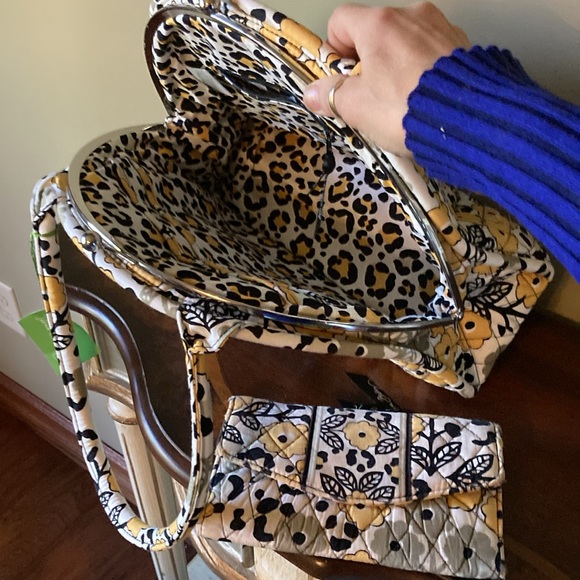 Vera Bradley bag - Picture 2 of 9